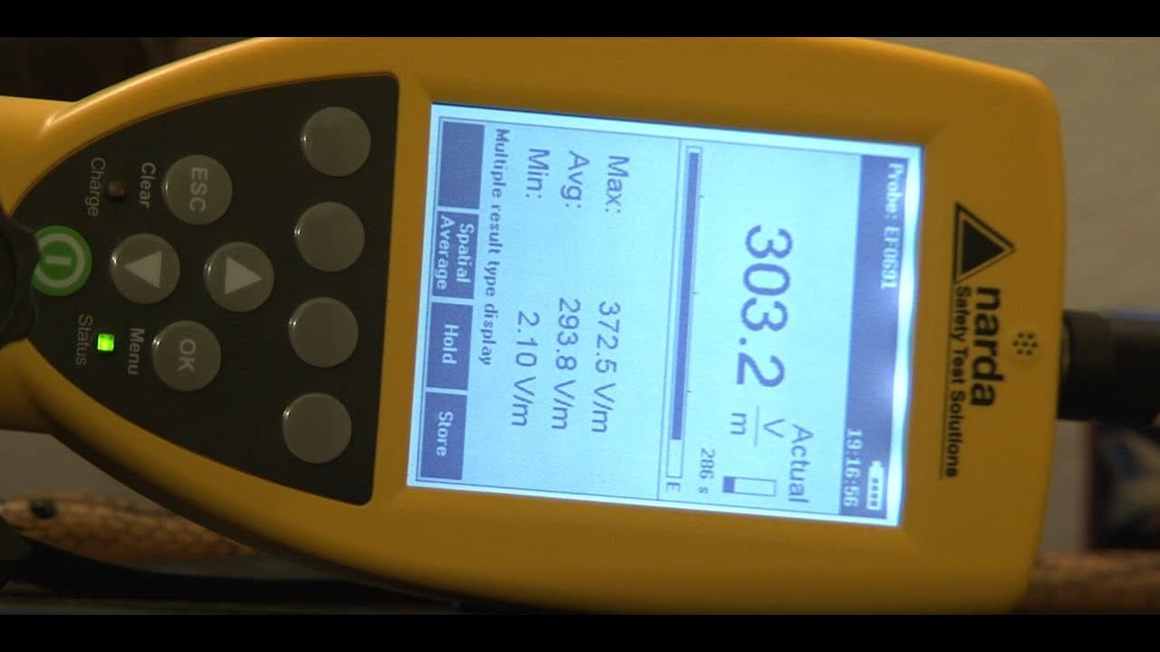 Šta zrači 300 puta više od mobilnog, a pored Vas je u kući?